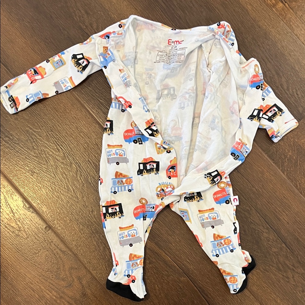 Magnetic Baby Footies with Dog Food Truck Print Size 0-3 Months - Picture 3 of 7